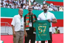 Photo of مولودية الجزائر تكرم عائلة الشهيد علي لابوانت في لفتة وفاء رمزية