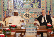 Photo of محادثات ثنائية بين الرئيس تبون ونظيره التشادي بالقاعة الشرفية لمطار الجزائر الدولي