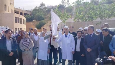 Photo of والي غليزان يعطي إشارة انطلاق القافلة الطبية الولائية متعددة التخصصات