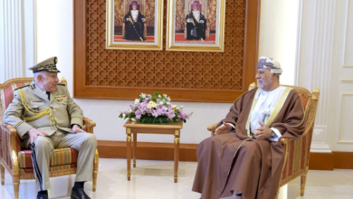 Photo of شنقريحة يبحث تعزيز التعاون العسكري مع سلطنة عمان