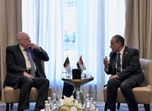 Photo of عطاف يبحث مع نظيره المصري تعزيز العلاقات والتنسيق الإقليمي