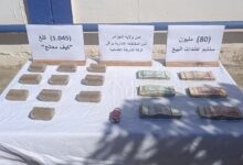 Photo of الإطاحة بمروج مخدرات وحجز مبالغ مالية بالعاصمة