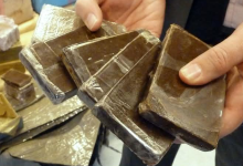 Photo of الإطاحة بشبكة لترويج المؤثرات العقلية وحجز أكثر من 32 ألف قرص بالعاصمة