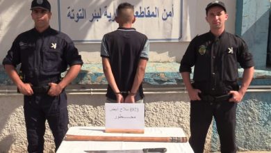 Photo of شرطة بئر التوتة توقف مشتبهًا فيه في سرقة عمال توصيل الطرود تحت التهديد